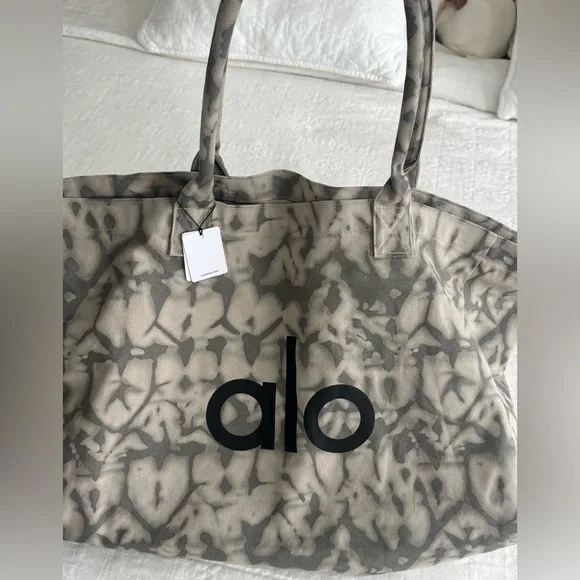ALO Yoga Black and Gray Patterned Tote Bag, NWT - Picture 3 of 5